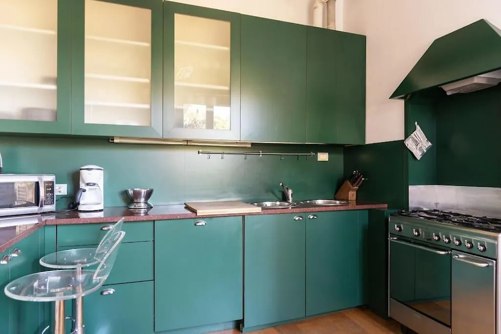 Apartment Youhosty - Nerino 10 Milan