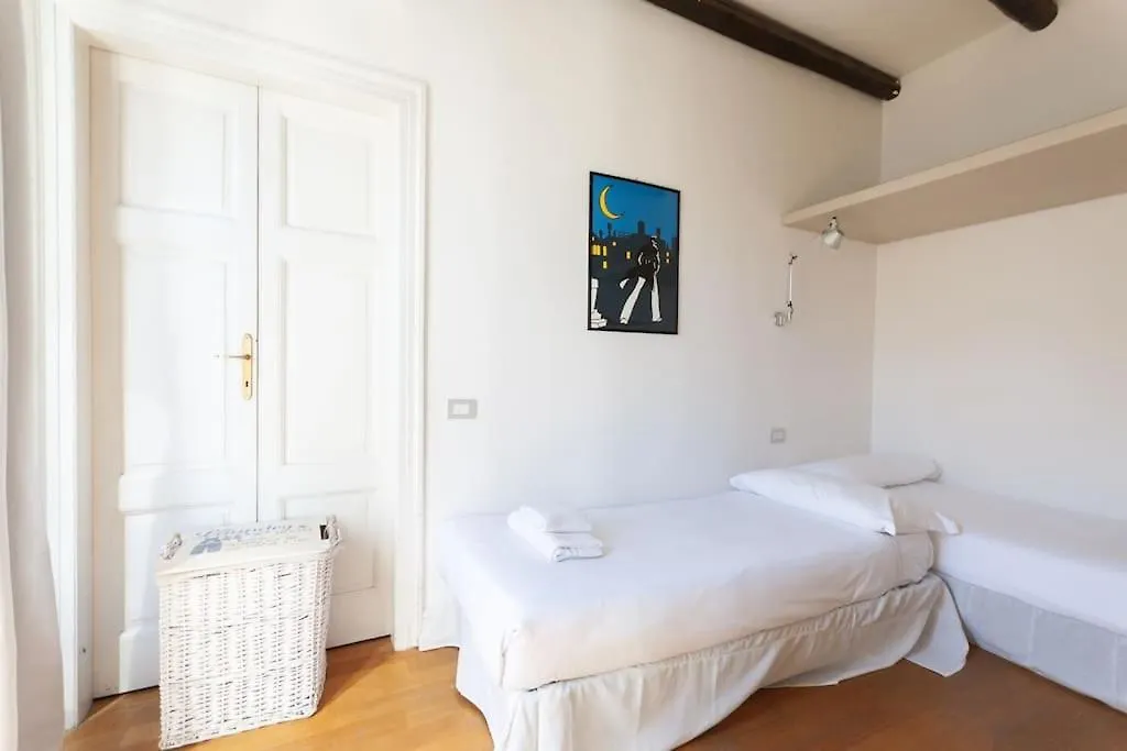 Apartment Youhosty - Nerino 10 Milan