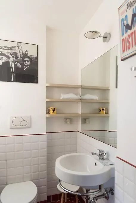 Apartment Youhosty - Nerino 10 Milan