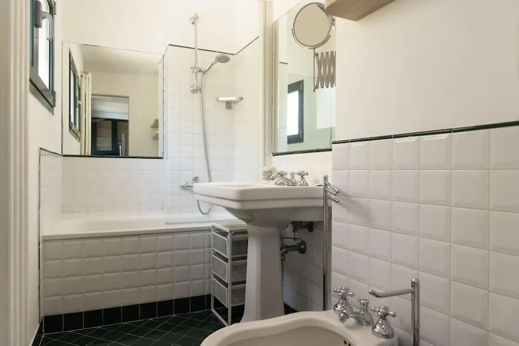 Apartment Youhosty - Nerino 10 Milan